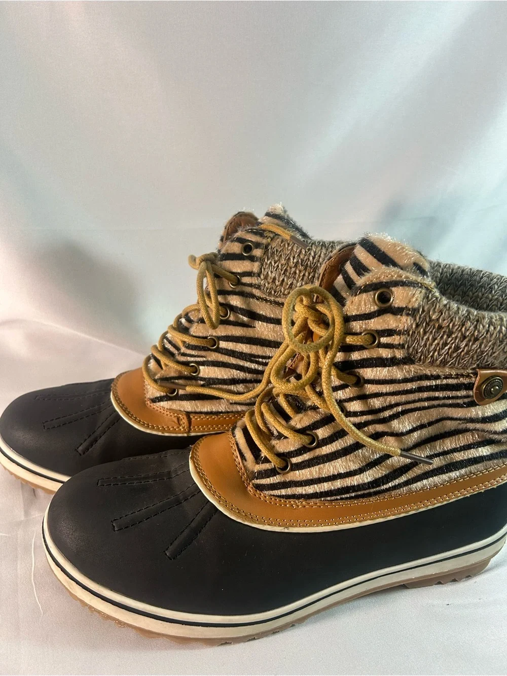 Global Win Black and Tan Kids Winter Lace-Up Boots